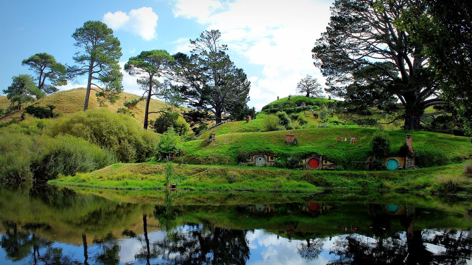 Hobbiton Movie Set