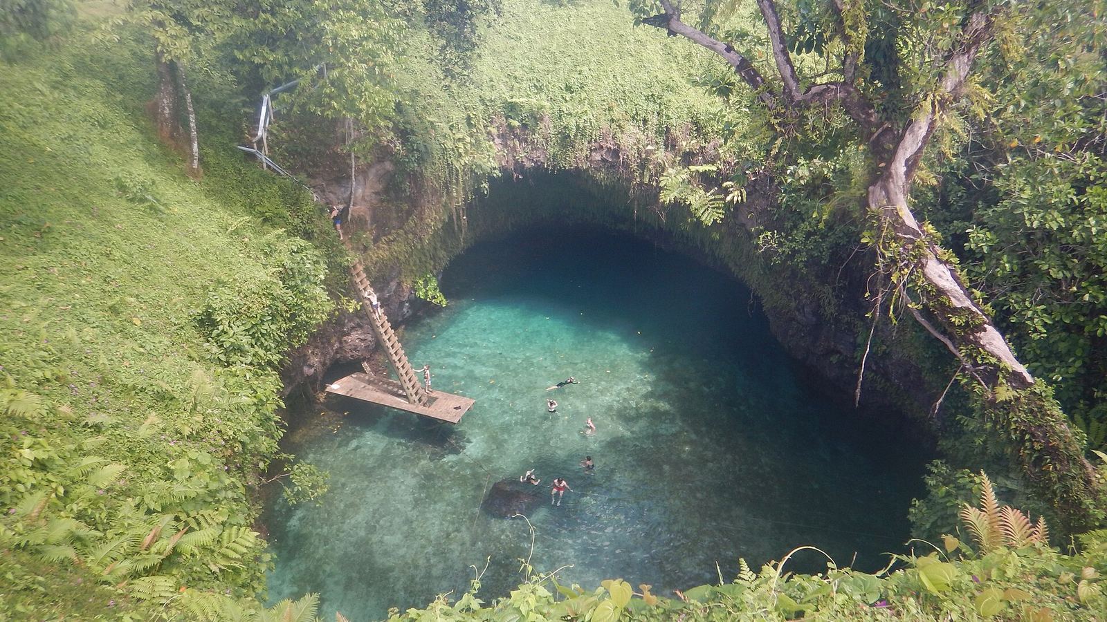 To Sua Ocean Trench